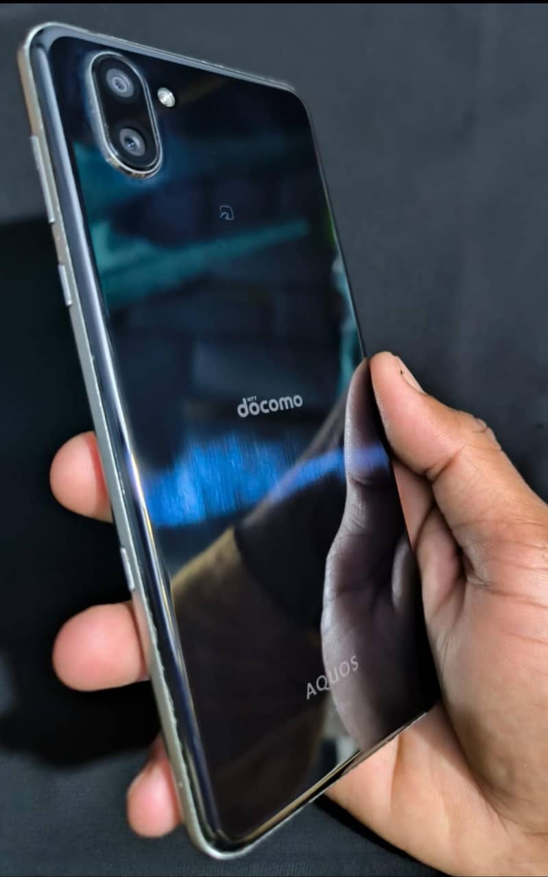 Sharp Aquos R3 3