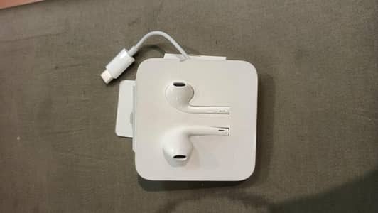 Apple handfree type C original new100% given gurrenty on I'd card copy