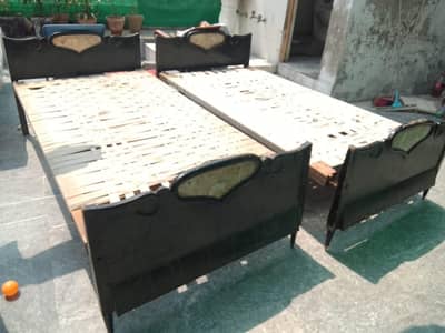 2 single bed available