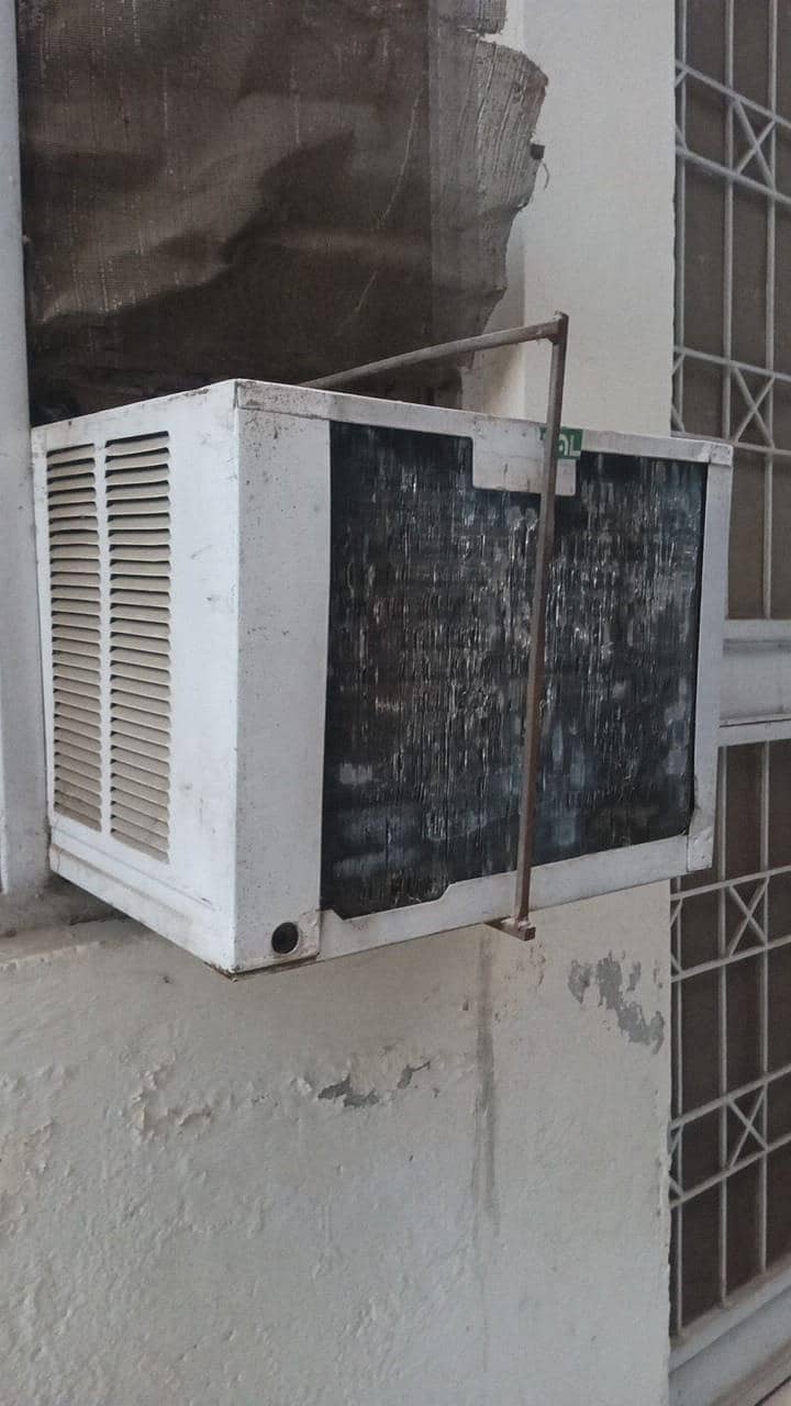window AC 1