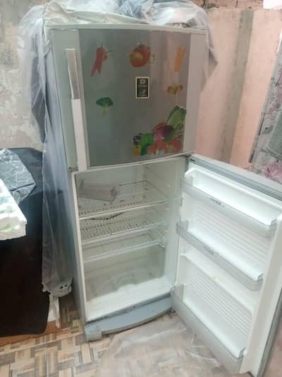 Dawlance Fridge for Sale – Excellent Condition – Urgent Sale