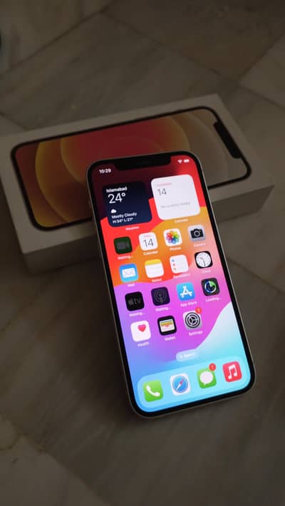 iphone 12 pearl white 10/ 10 condition with box
