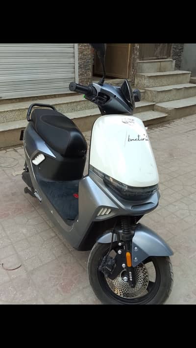 Evee S1 Electric Scooter - Low Mileage (3006 KM) -  unregistered