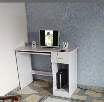 Computer table