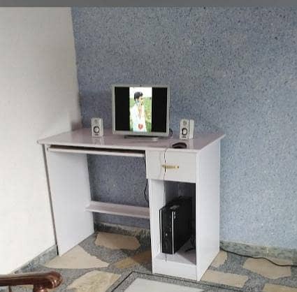 Computer table 0