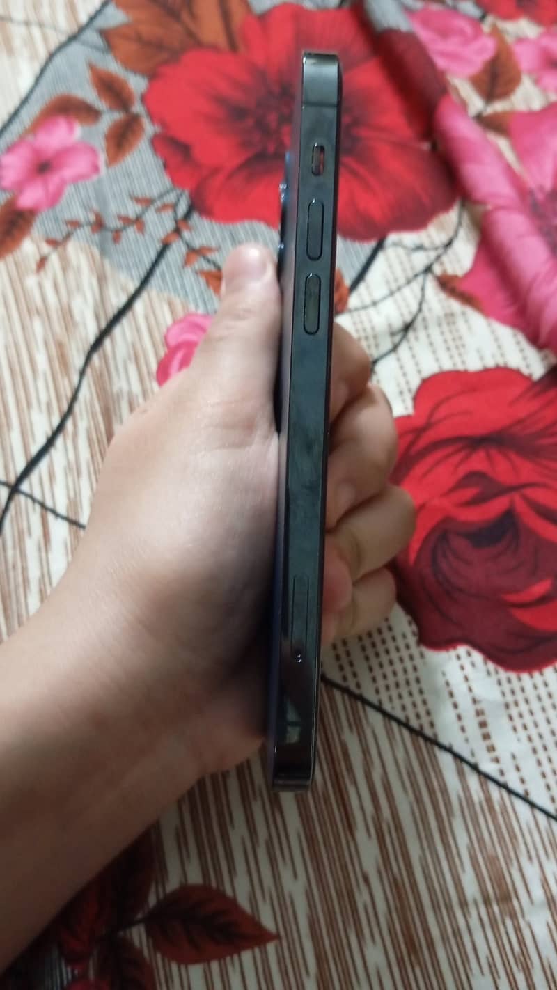 Iphone 12pro 4