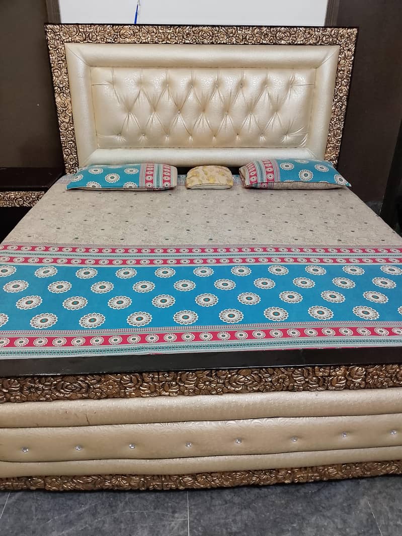King Size Bed 0