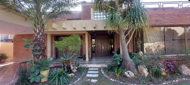 SYED BROTHERS PROUDLY OFFERS: 2-Kanal Elegant And Fully Maintained Bungalow Is Available In The Best Block Of DHA Lahore.