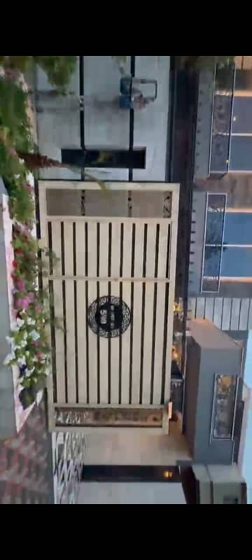 beautiful 1 kanal double story house for sale.