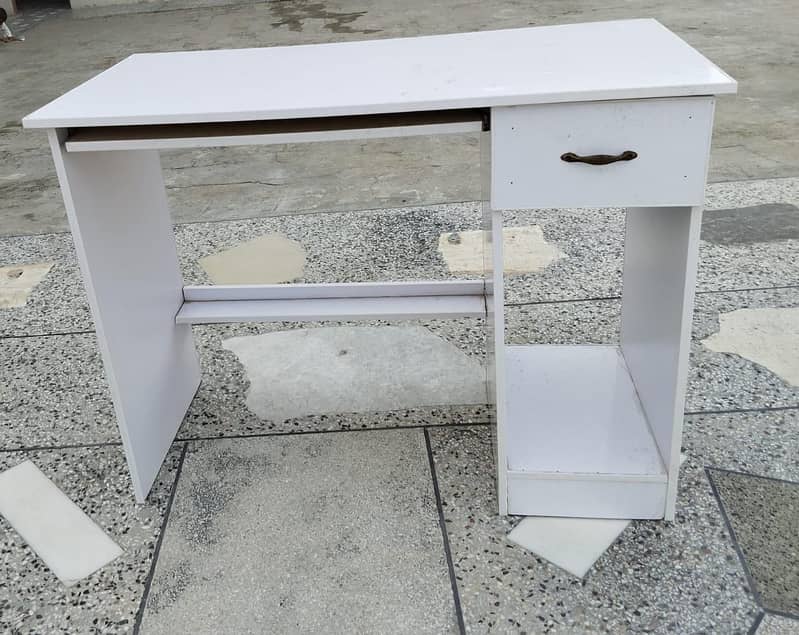 Computer table 4
