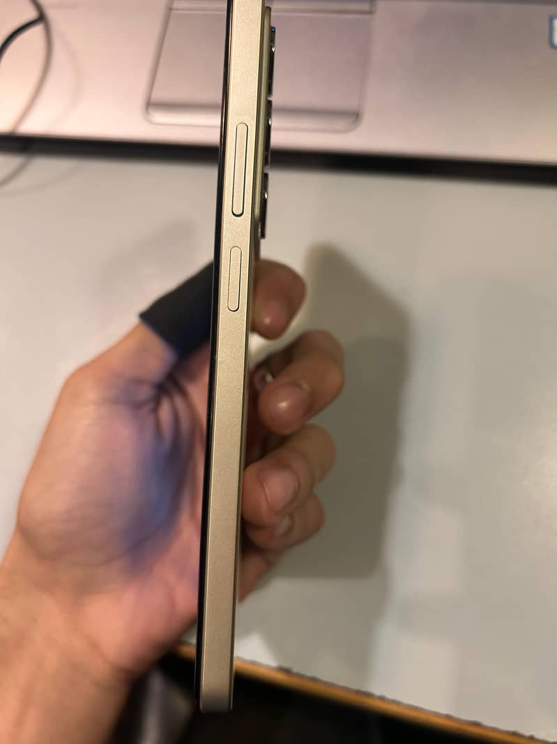 Realme C75 1