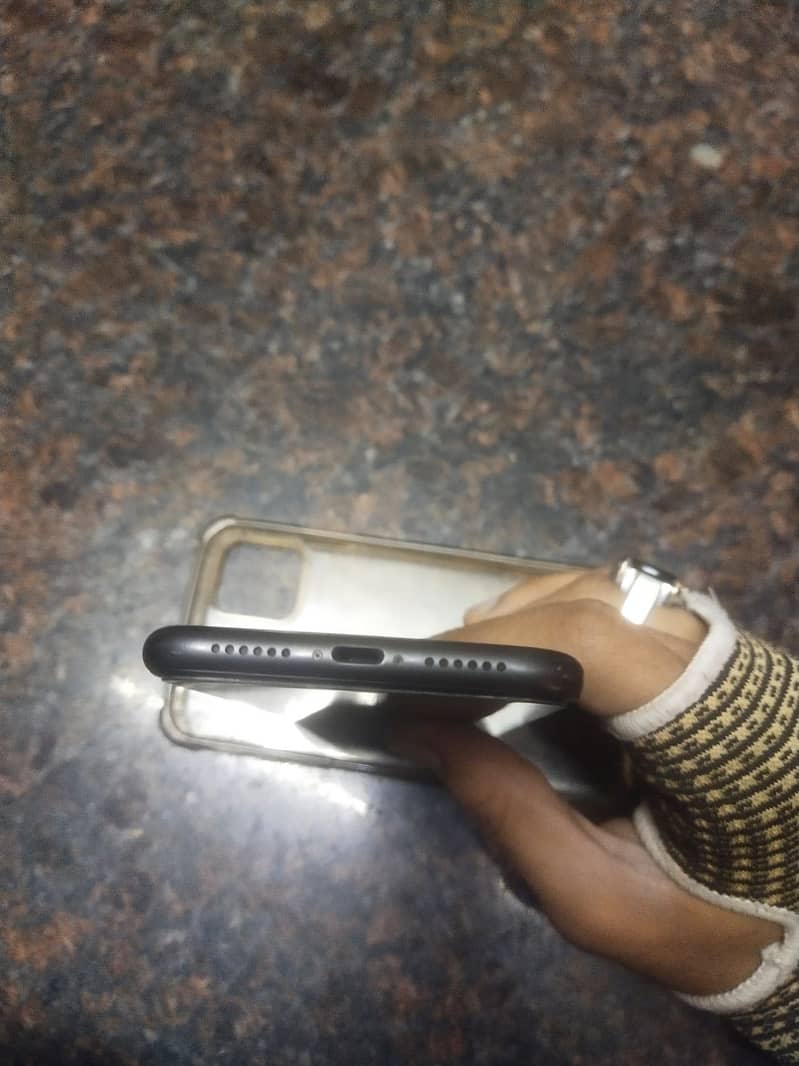 iPhone 11 1