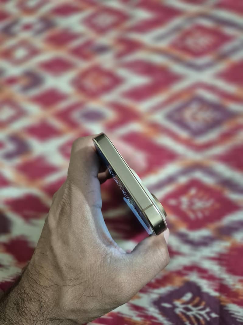 iphone 16 pro 2
