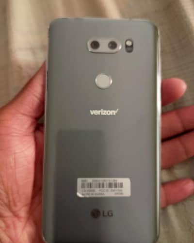 lg v30 10/10 condition non pta 4/64 gb
