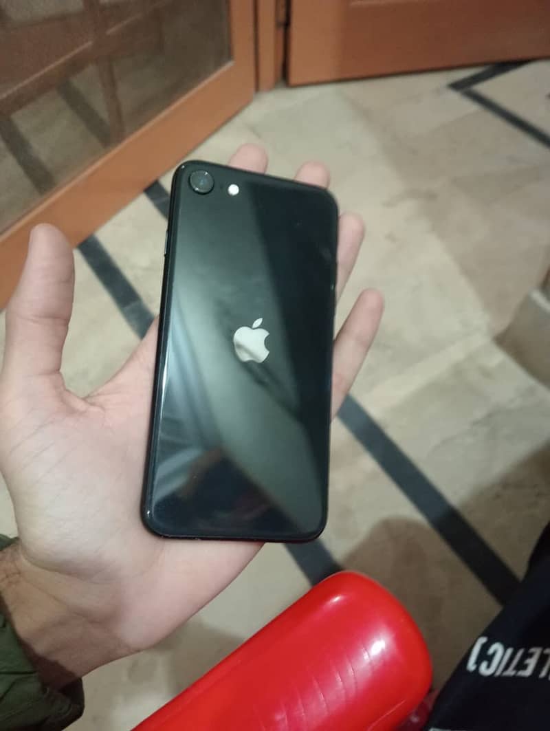iPhone se2020 0