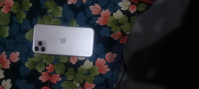 iphone 11 pro Non PTA lakin all Sim working