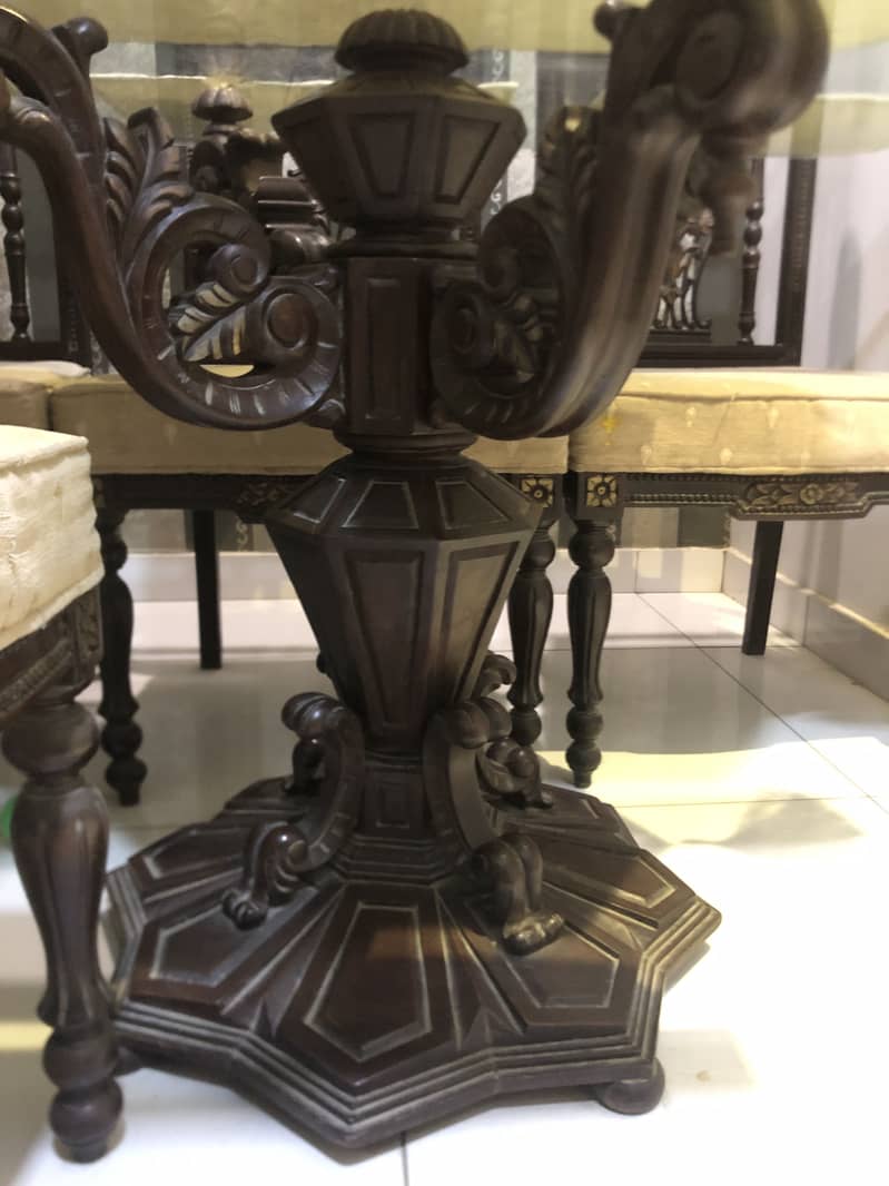 High-Quality Dining Table - Excellent Condition 2
