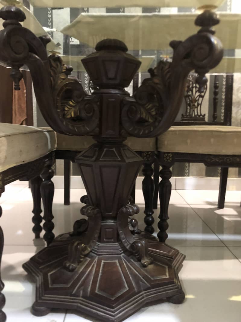 High-Quality Dining Table - Excellent Condition 3