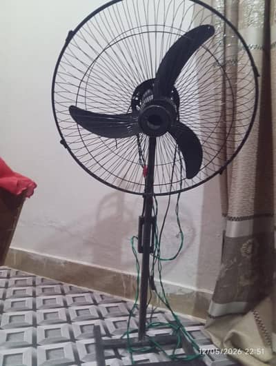 hello I am selling my ac DC fan without charger