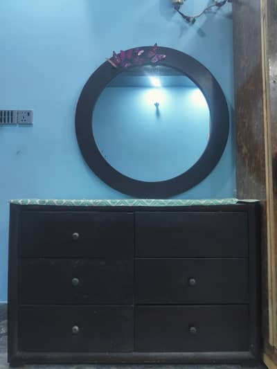Dressing with mirror and side tables
