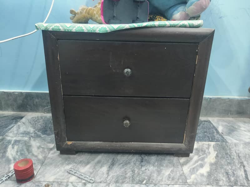 Dressing , mirror, 2 side tables 6