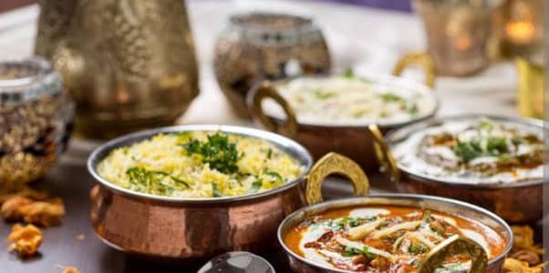 tandoor karegar ki zarorat hai Khana or rahnay ki jaga b di jaye gi
