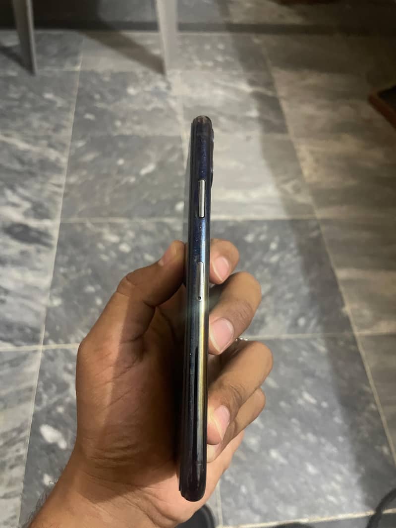 iPhone 11 Pro Max 3