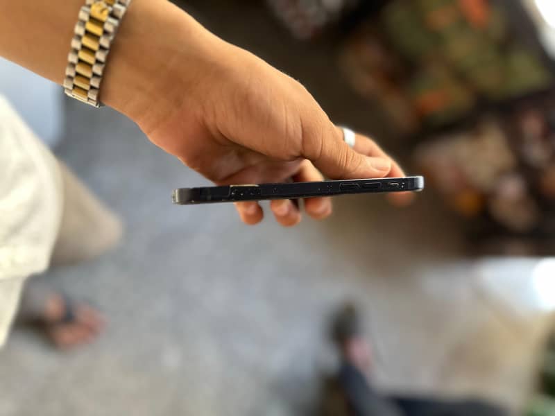 iPhone 12 4