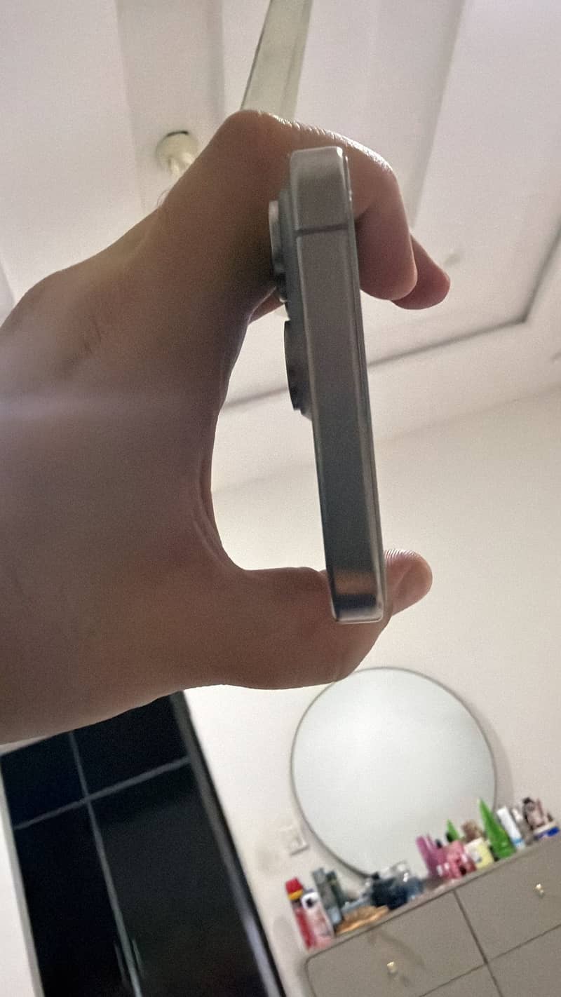 15 pro max 256 non pta e-sim active. 5
