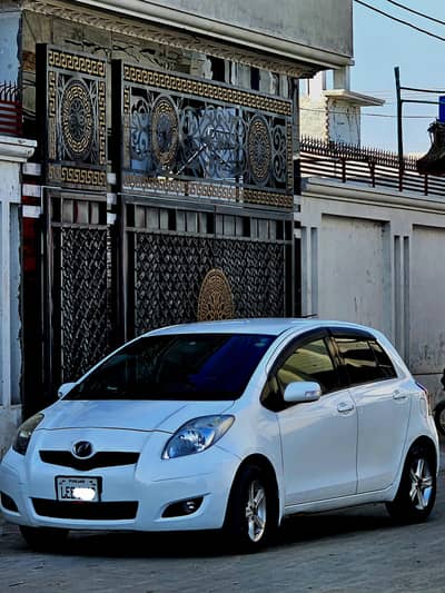 Toyota vitz 2010/13