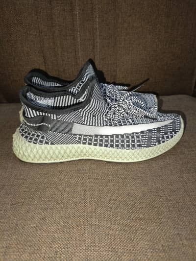 Knitted Athletic Sneaker.  Size: 39