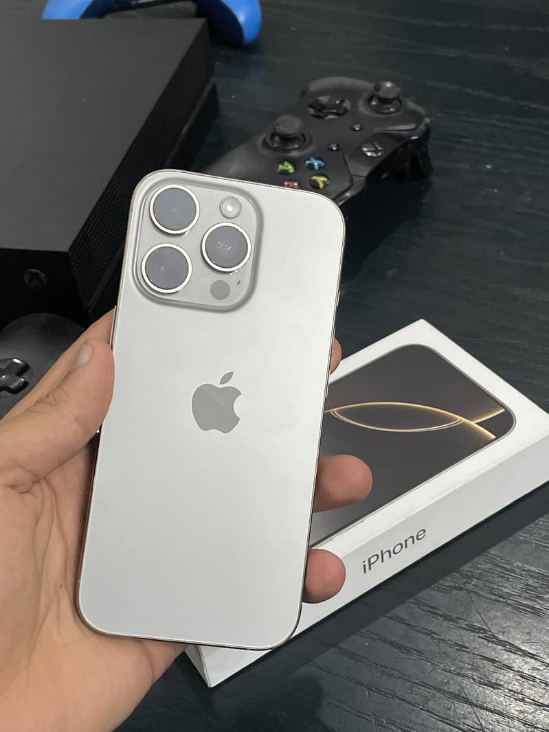 Apple iPhone 16 Pro 0