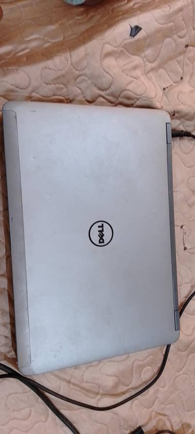 Dell laptop core i5 4th generation latitude E6440 run with charger