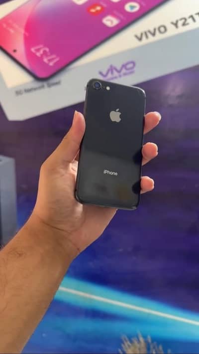 IPHONE 8 LUSH CONDITION WATER PACK GUARANTEE