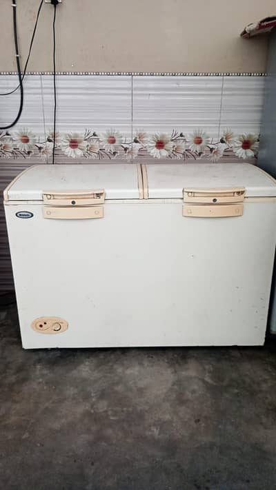 Deep freezer full baraf thandha yakh