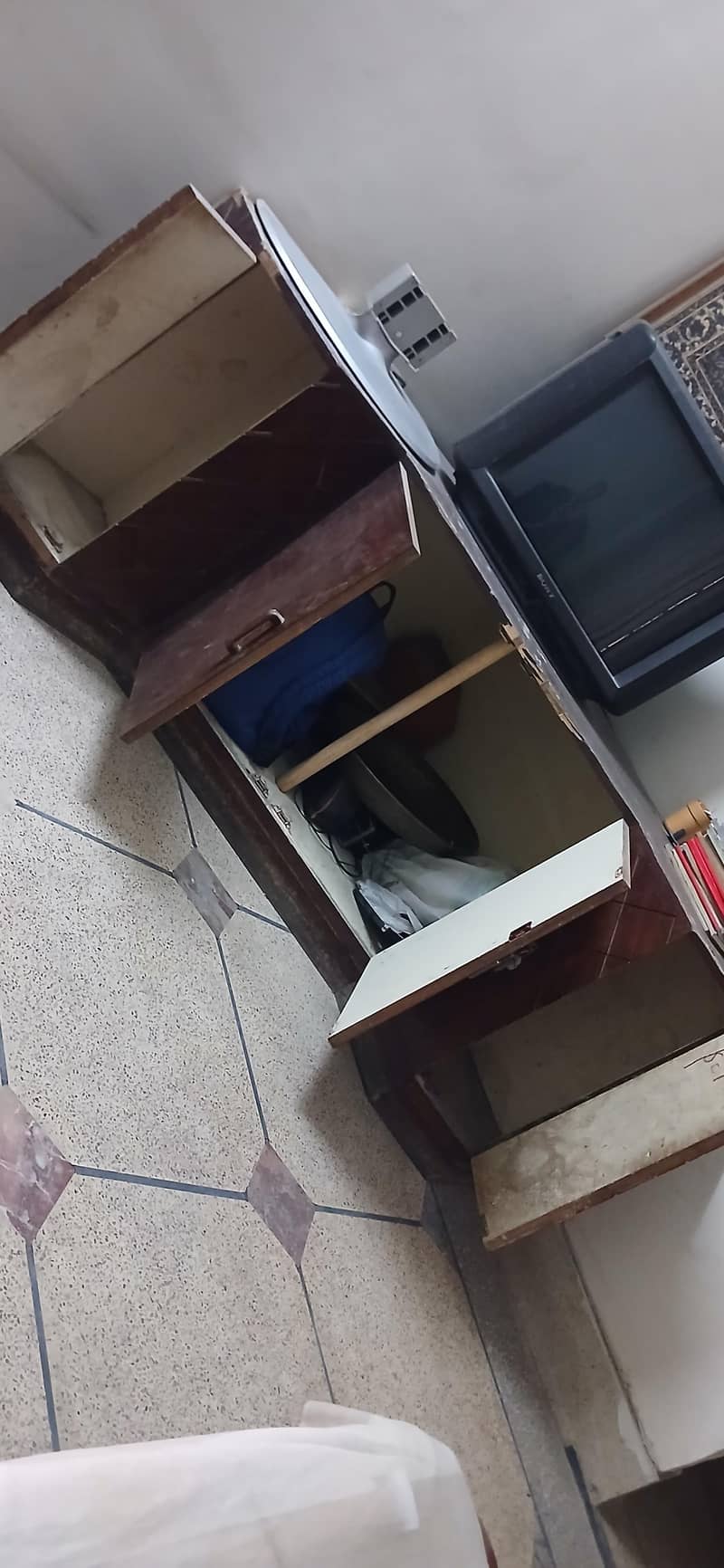 lcd tv corner 1