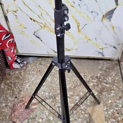 CAMERA STAND FOR SALE JUST LIKE BRAND NEW