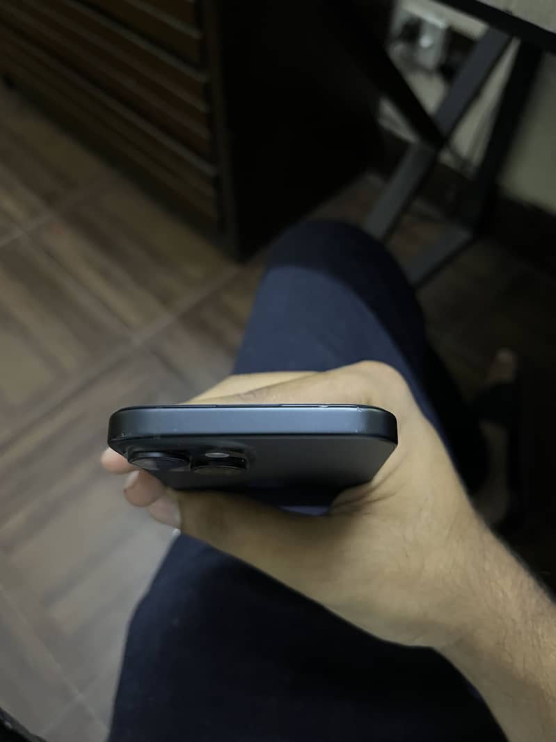 iPhone 15 4