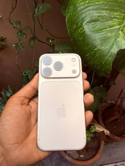 iam selling 17 pro (jv) silver