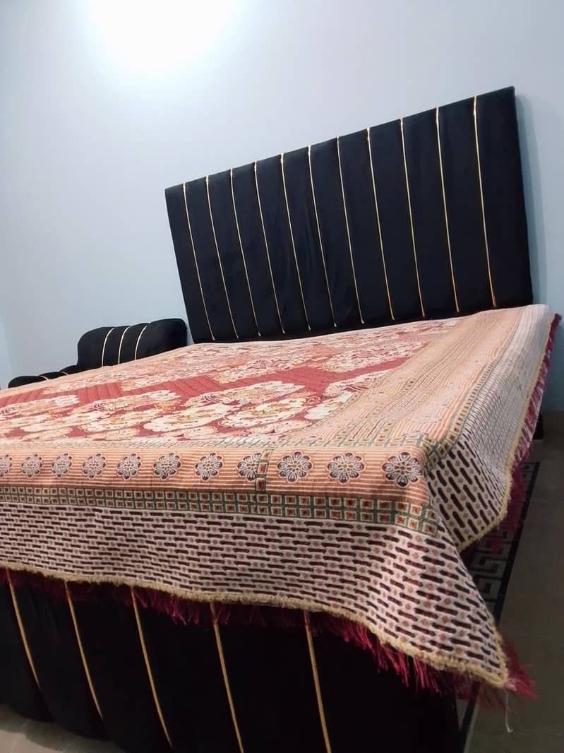 Bed aur sofe 0