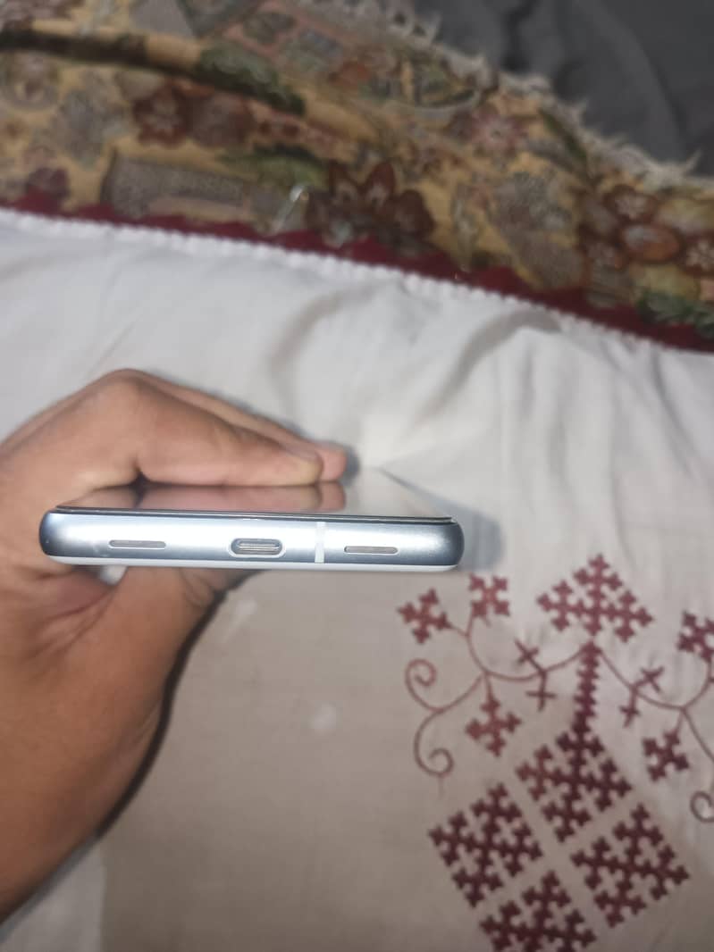 Google pixel 7A 2