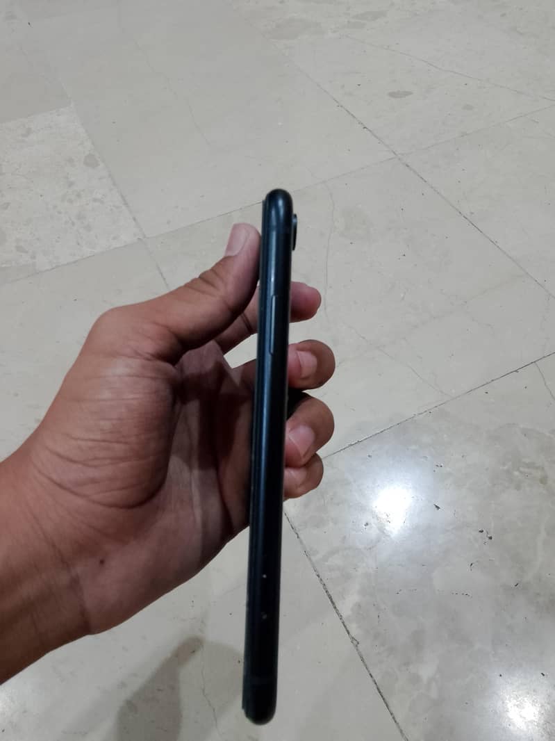 iPhone XR 3