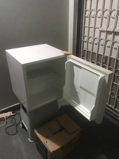 Samsung bed roam fridge Available .