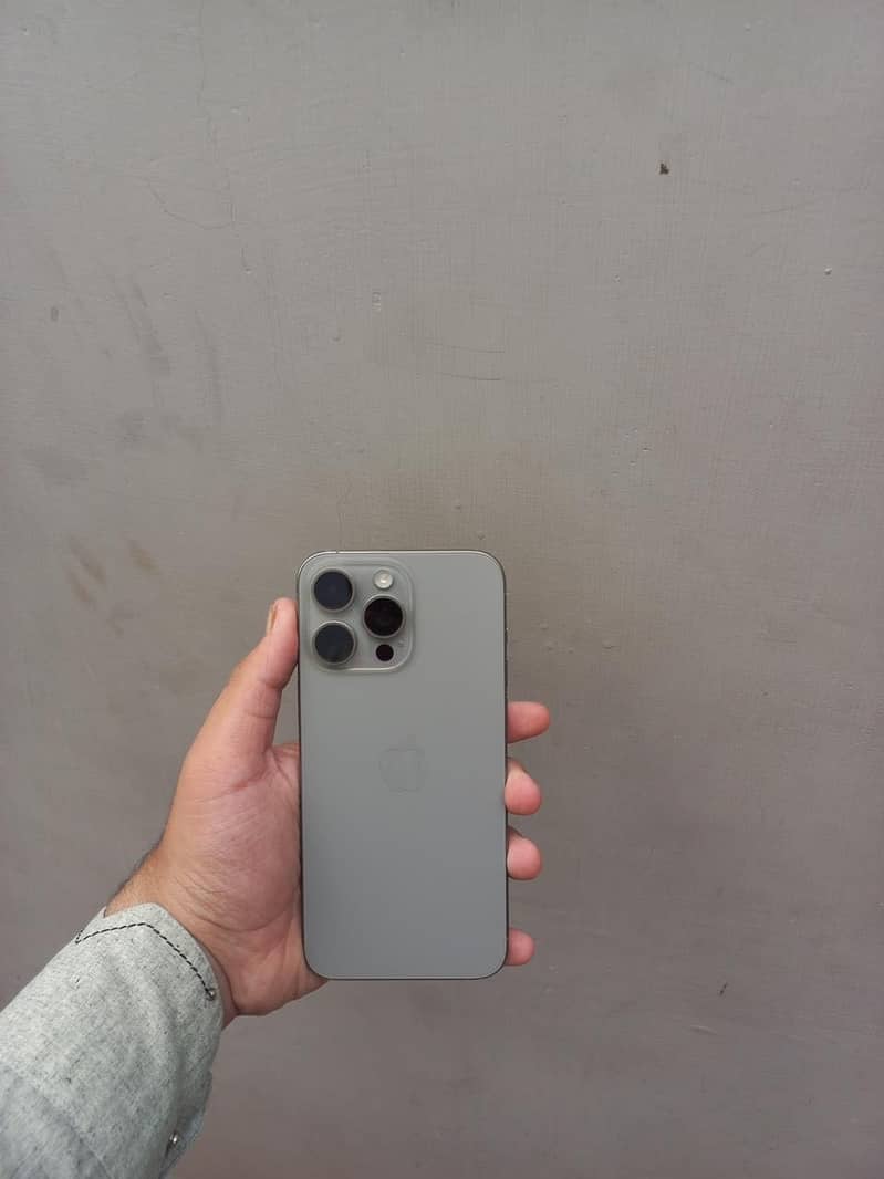 iPhone 15 Pro Max 0