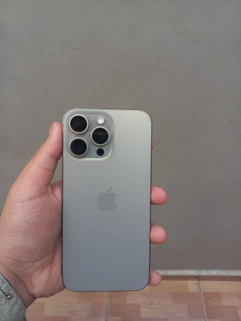 iPhone 15 Pro Max 1