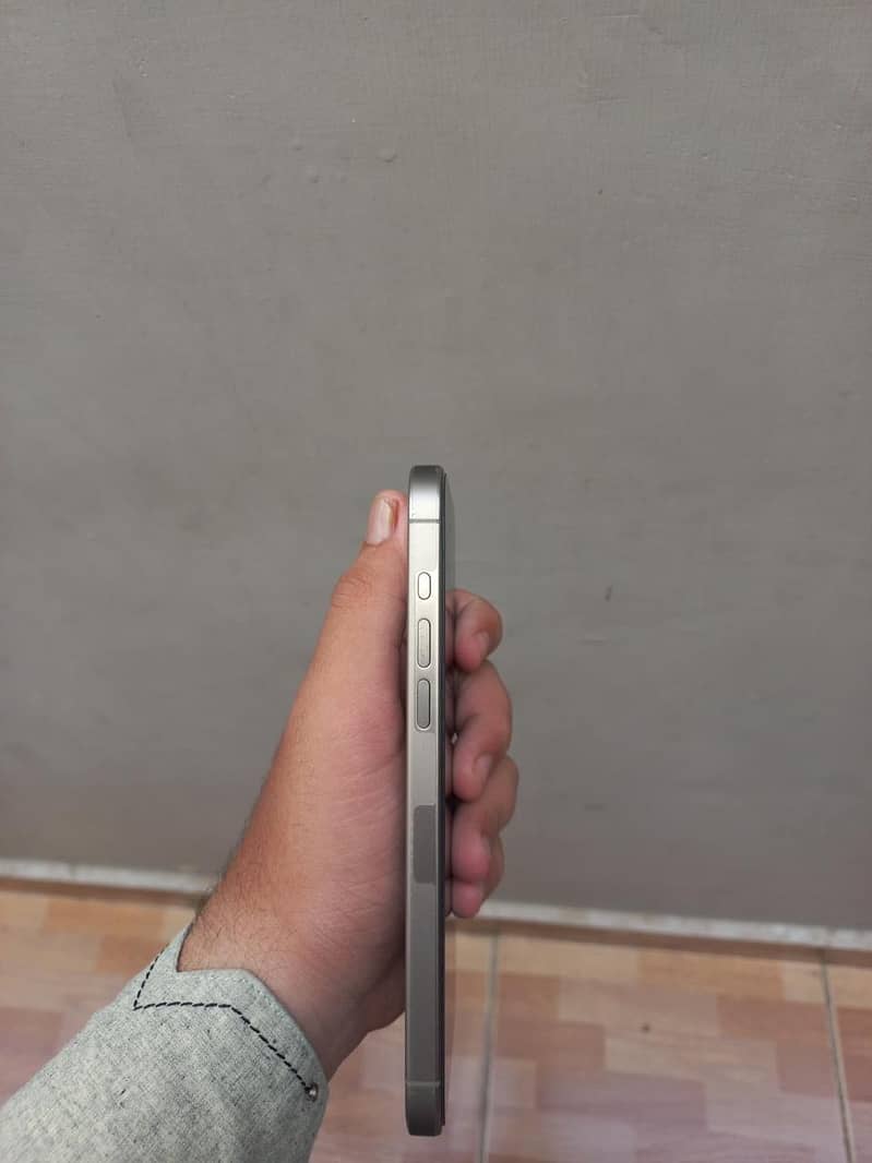 iPhone 15 Pro Max 2