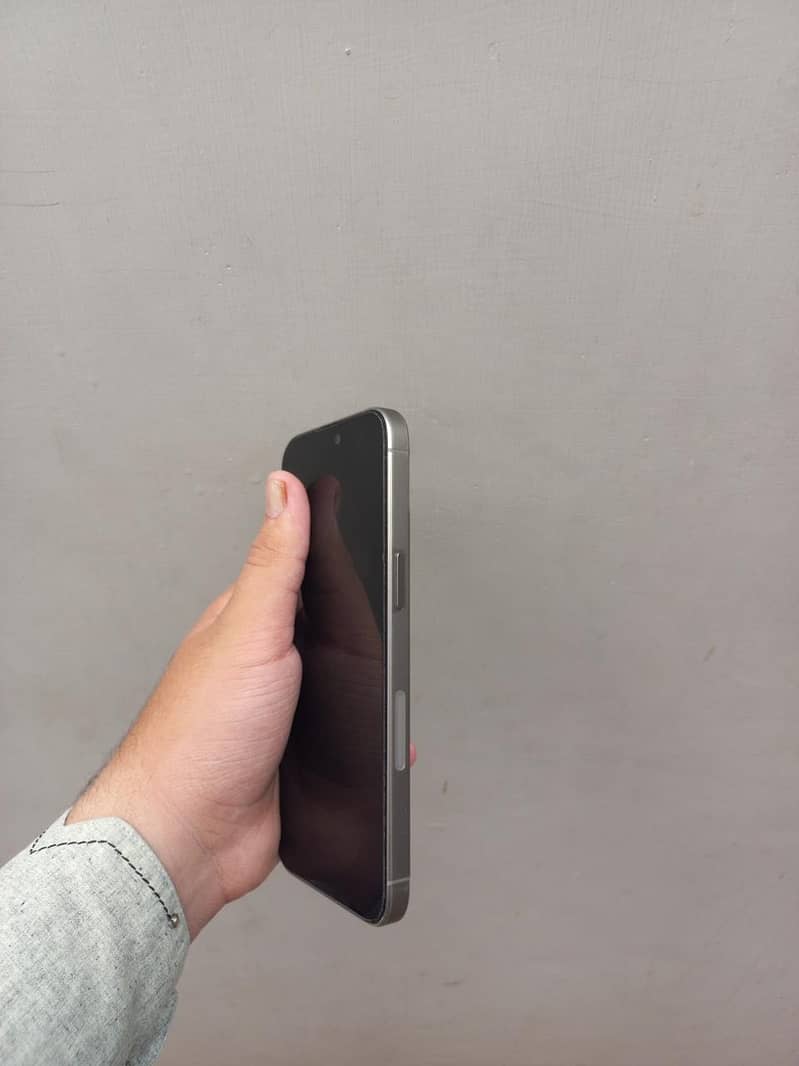 iPhone 15 Pro Max 4