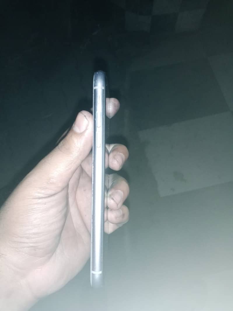 iPhone. 128 fu 4