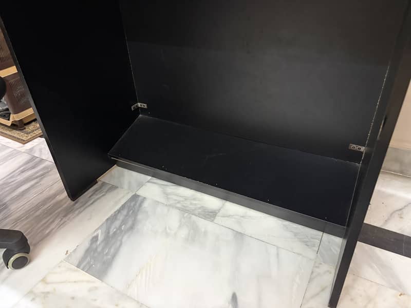 Black computer table 2ft x 3ft 2