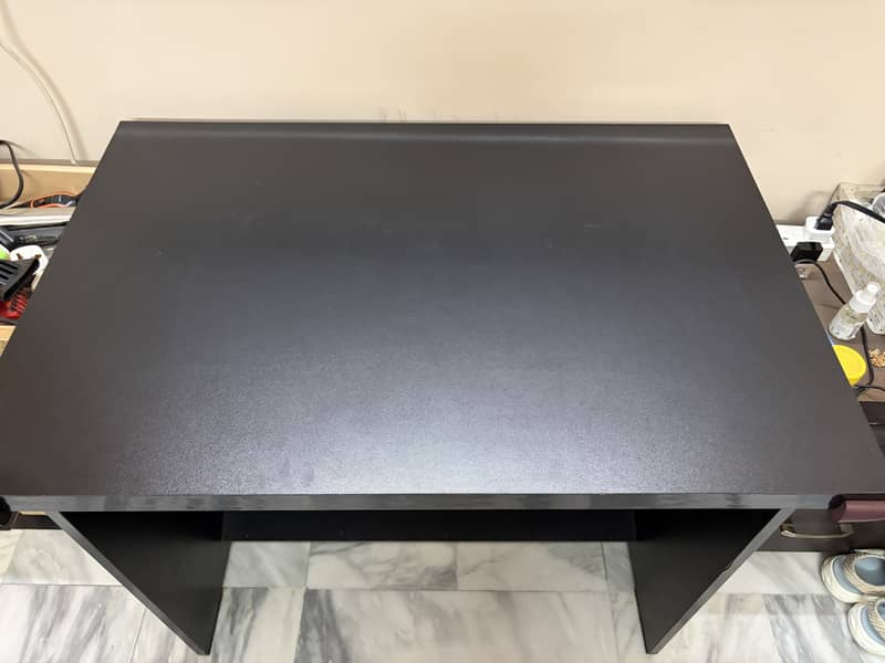 Black computer table 2ft x 3ft 3